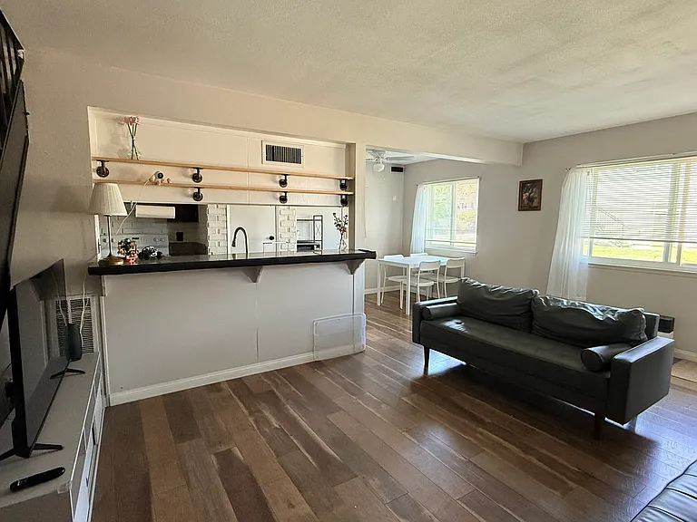 646 Avenida De La Plata — Photo 2