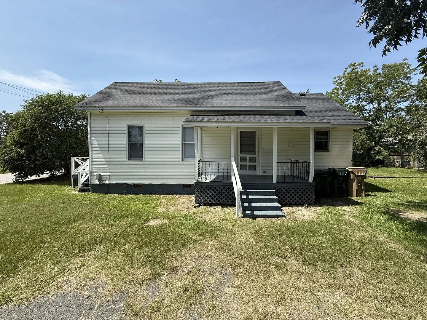 3 bd 2 ba House — Photo 1