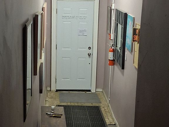 4th image of 888 Dundas St E