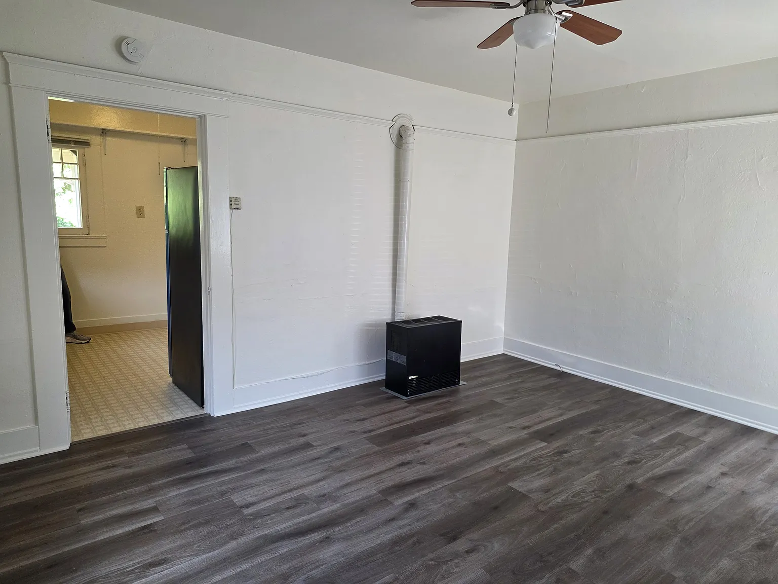 2 bed, 750 sqft, $3,000 — Photo 2