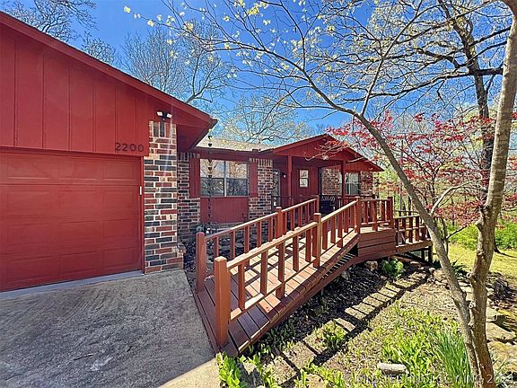 4th image of 2200 Woodland Ln
