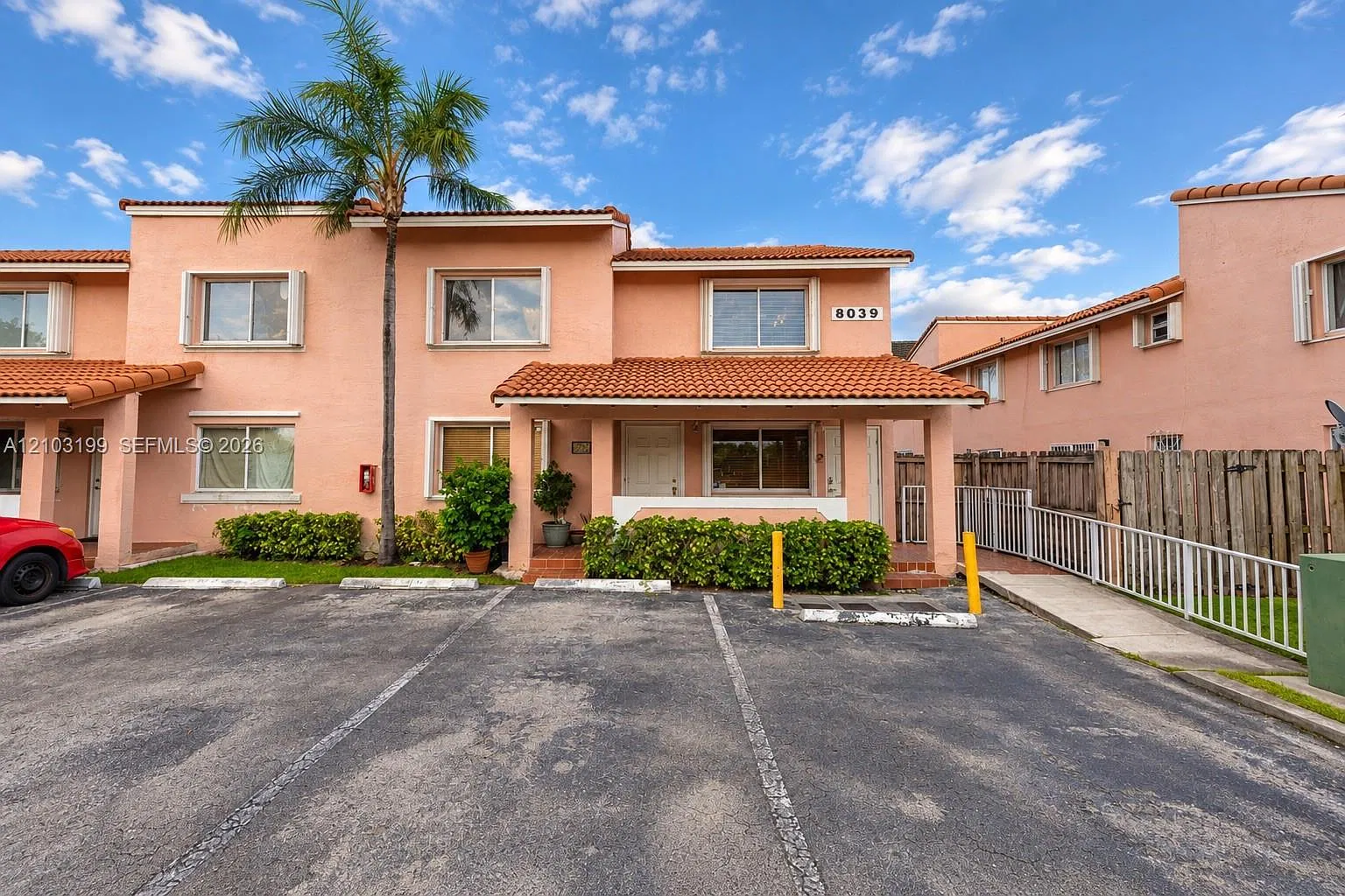 Doral Court Condo — Photo 1