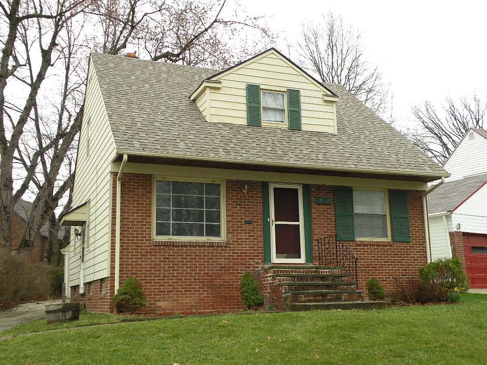 1st image of 25220 Chatworth Dr