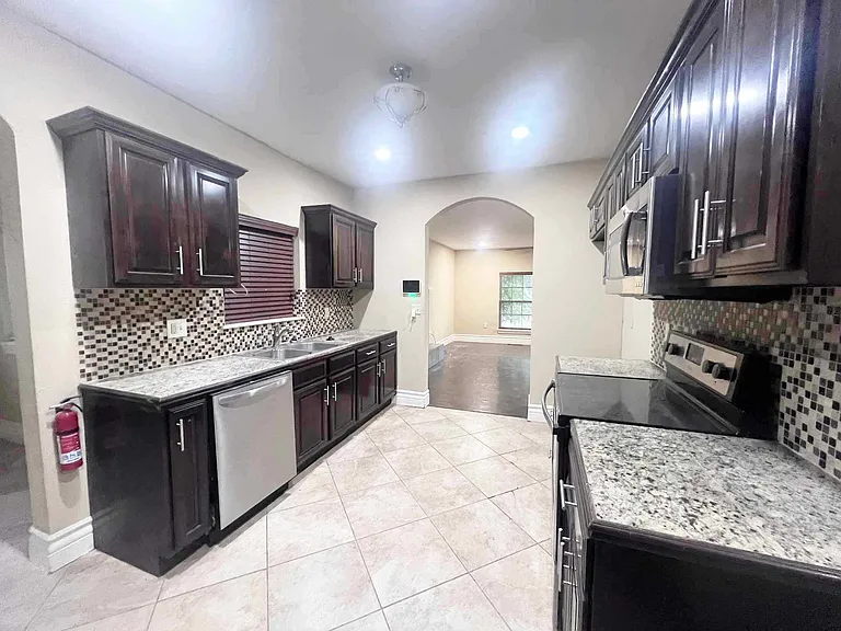1730 NW 31st St — Photo 5