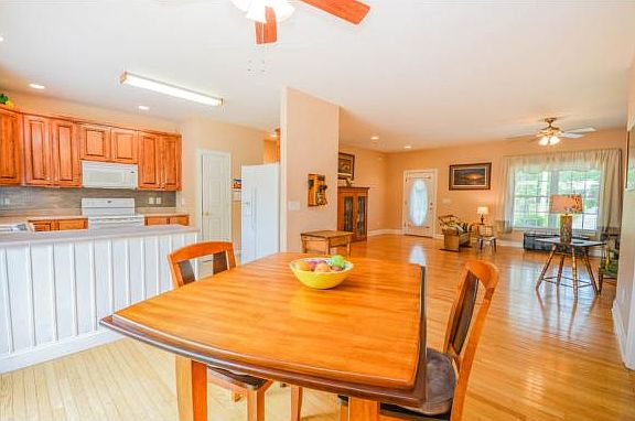 5th image of 902 Althea St