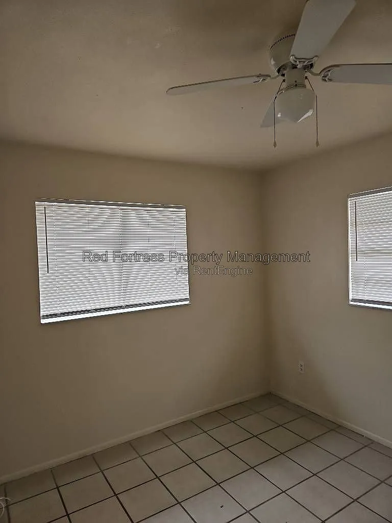 1 bed, 1.0 bath, 560 sqft, $989 — Photo 4
