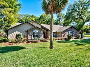 1001 Foxdale Pl, Valrico, FL 33594