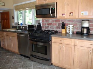 35 Ridgecrest St, Huntington, NY 11743