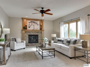 2331 Broadwater Dr, Papillion, NE 68046