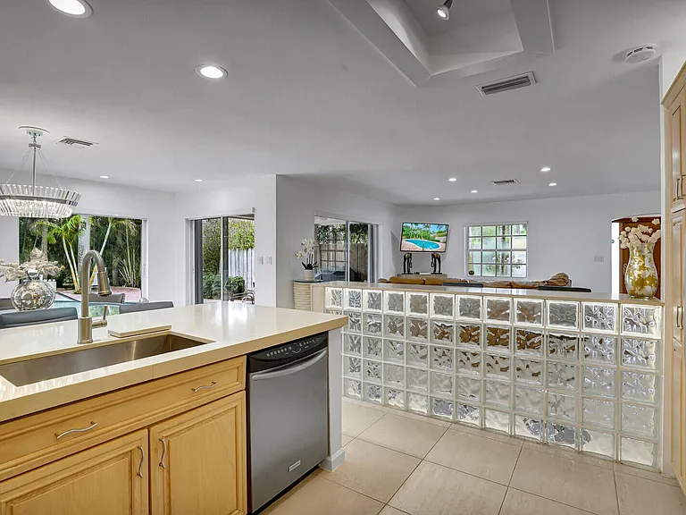 290 E Fern Dr — Photo 18