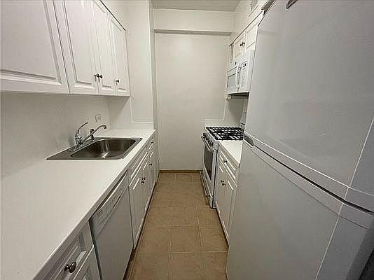 5th image of 40 Park Ave APT 8a