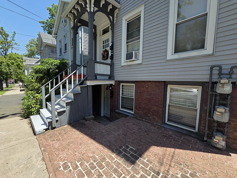 19 Nicoll St — Photo 2
