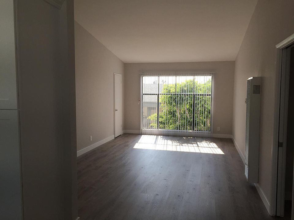 1st image of 3410 Club Dr