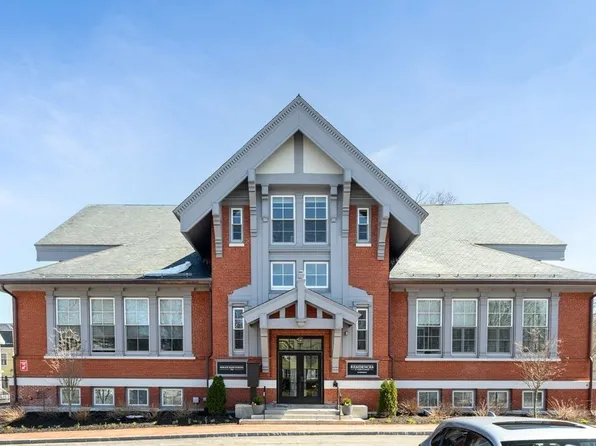 10 Congress St #204, Amesbury, MA 01913