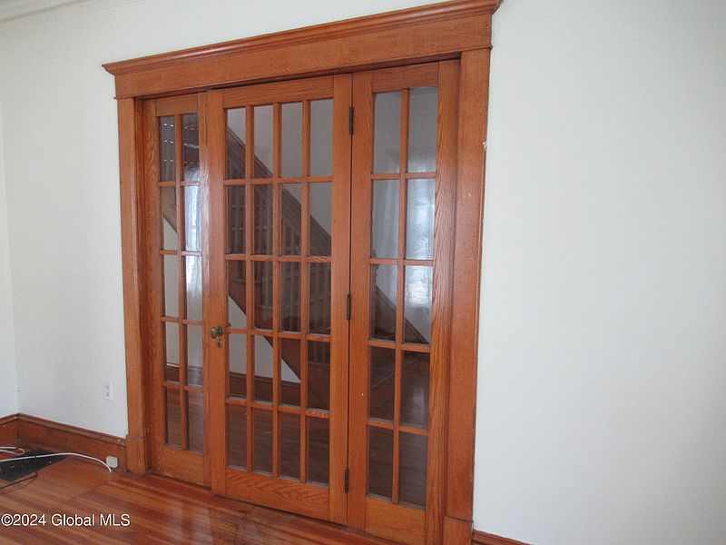 3rd image of 122 N Holmes Street