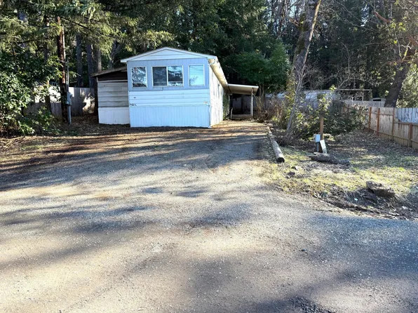 105 Raymond St, Cave Junction, OR 97523