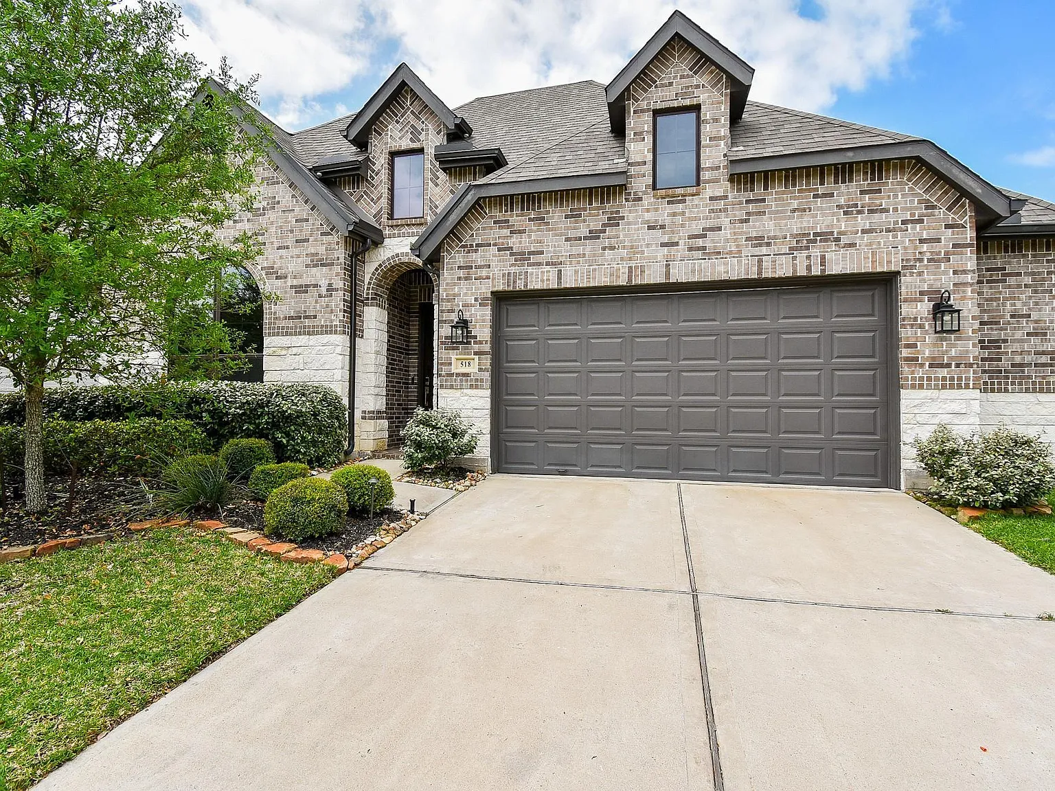 3 bed, 2.5 bath, 2265 sqft, $3,500 — Photo 1