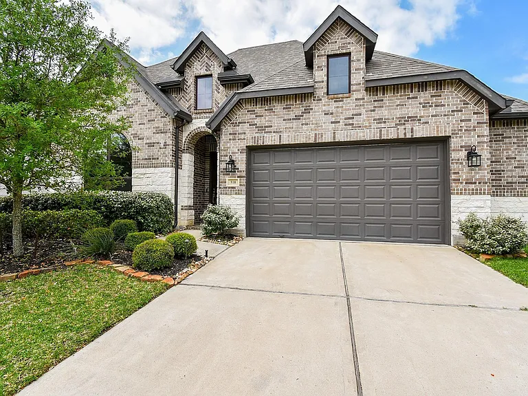518 Bedias Creek Dr — Photo 1