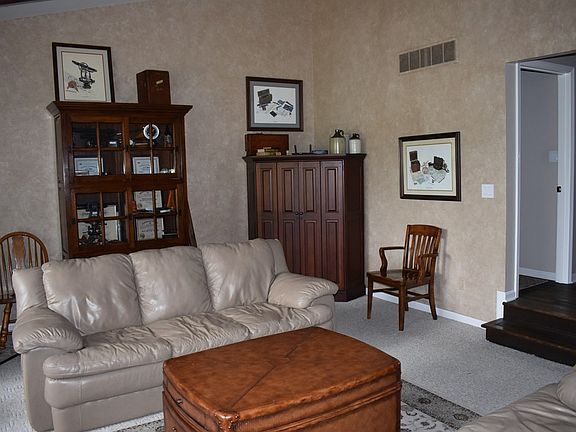 5th image of 2042 Lakeview Dr