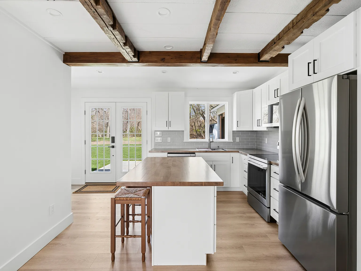Modern country cottage in the heart of the North Fork! — Photo 4