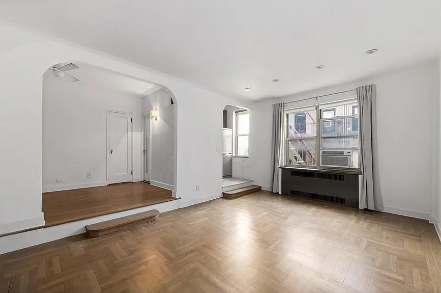 210 West 19th Street — Photo 3