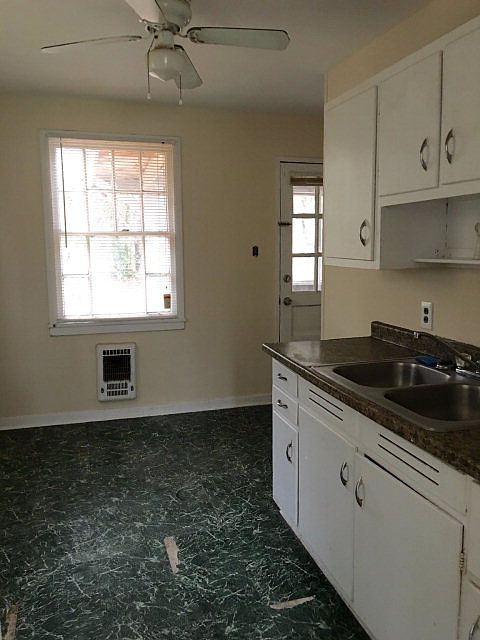 2nd image of 2415 Oxford Dr