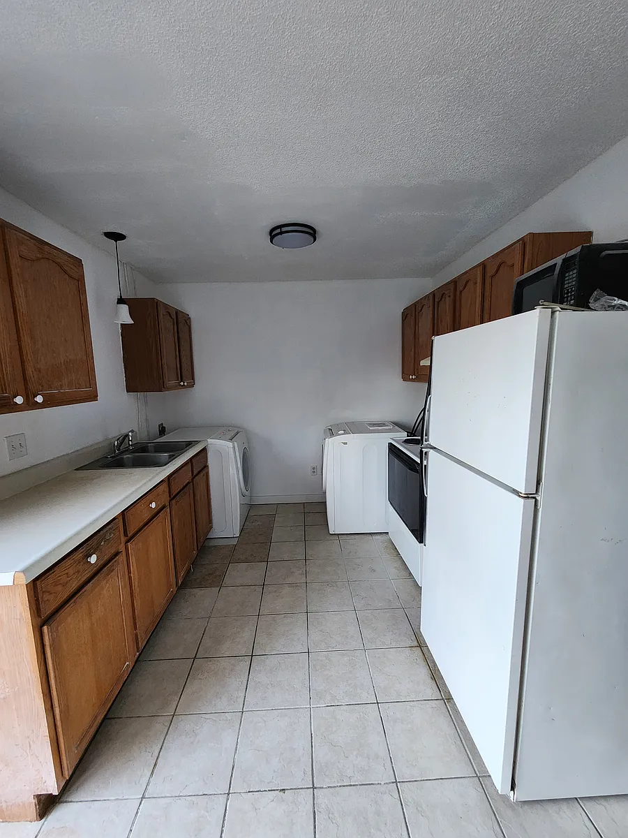 Building Photo - 1421 E 40th St #1421