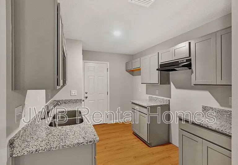 1145 Canal St — Photo 2