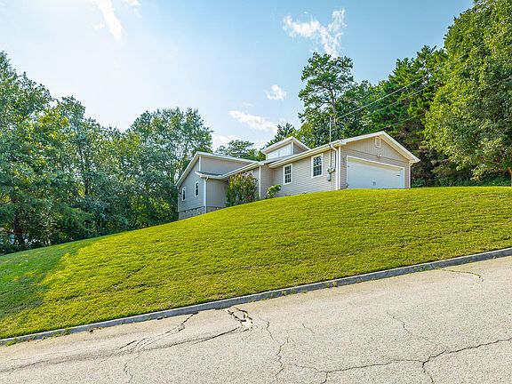 3rd image of 401 Shannon Dr