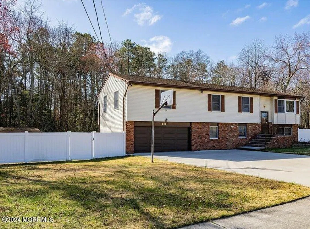 4 bed, 2450 sqft, $3,599 — Photo 3