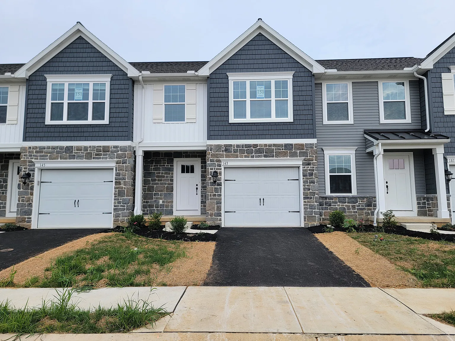 3 bed, 2.5 bath, 1699 sqft, $1,995 — Photo 1