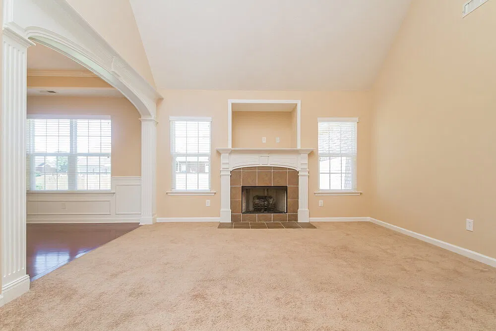 3 bed, 2.0 bath, 1862 sqft, $2,330 — Photo 2