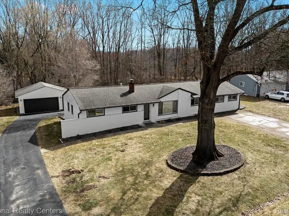 6198 Cramlane Dr, Clarkston, MI 48346