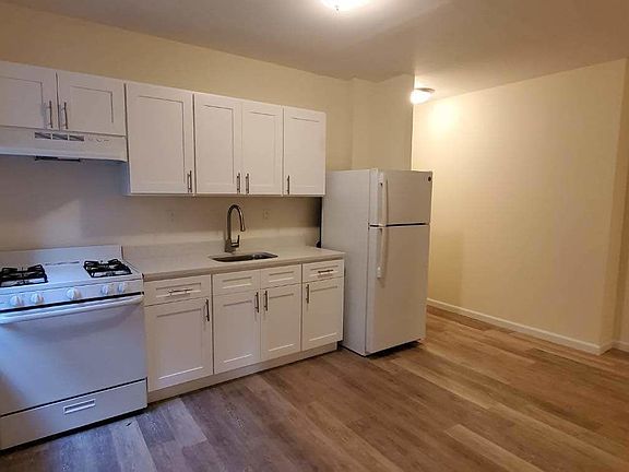 3rd image of 517 W 212th St #3FF