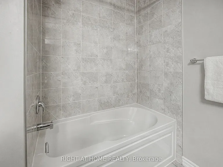1235 Mulroney Hts — Photo 32