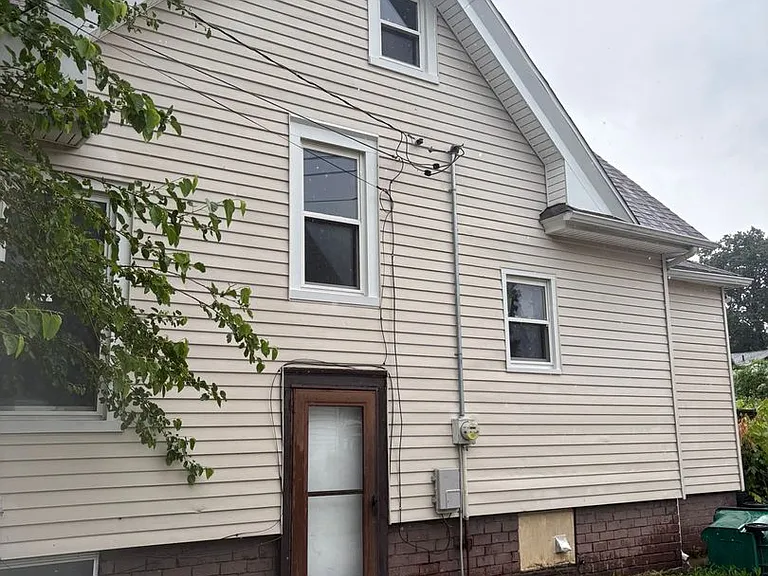 1354 E Losey St — Photo 3