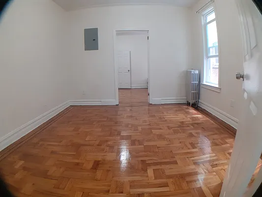 Rented by Sprint Realty | media 18