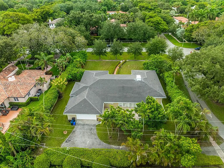 2514 E Granada Blvd — Photo 44