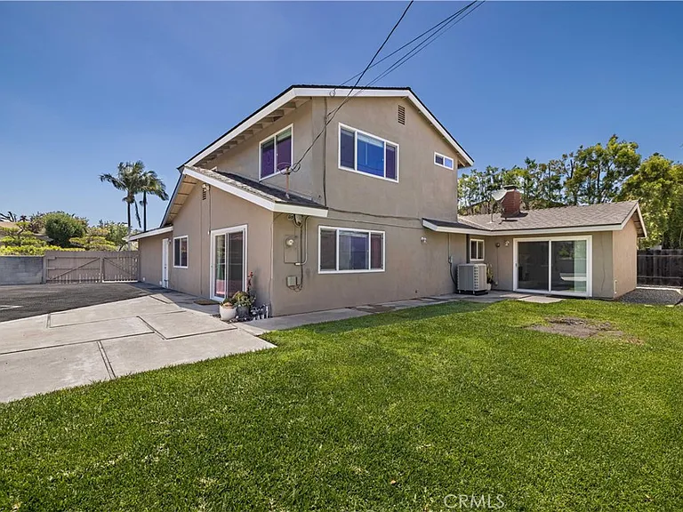 2336 La Linda Pl — Photo 14