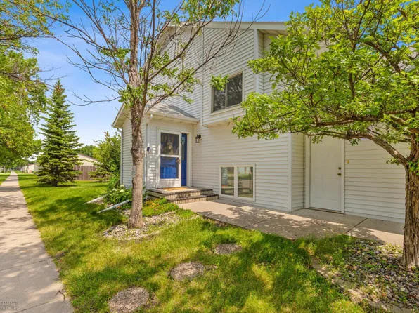 2127 33rd Ave S, Fargo, ND 58104