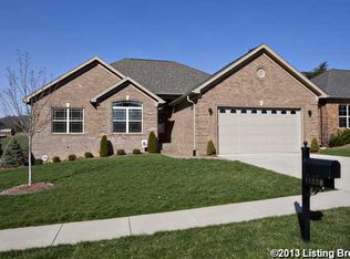 11528 Forest Hill Cir, Sellersburg, IN 47172
