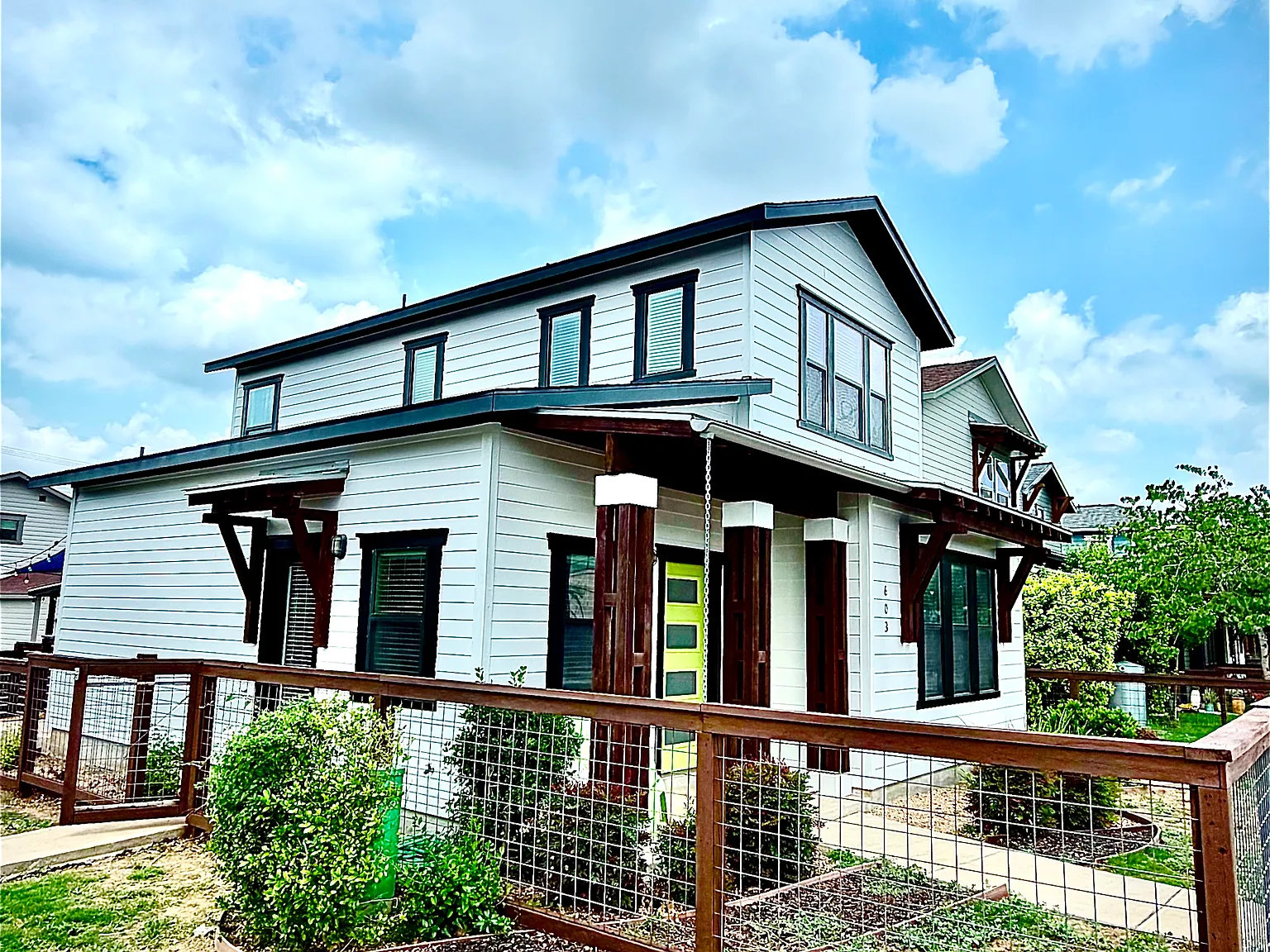 603 Burleson St — Photo 2