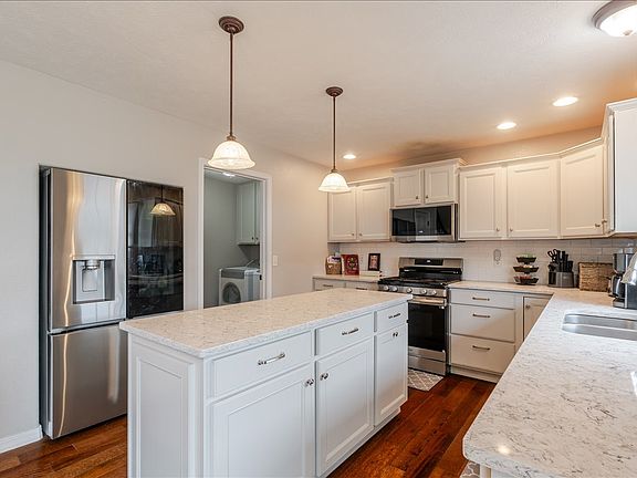 4th image of 3138 Butterfly Dr