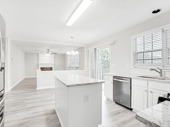 4th image of 3535 Chasefield Way NE
