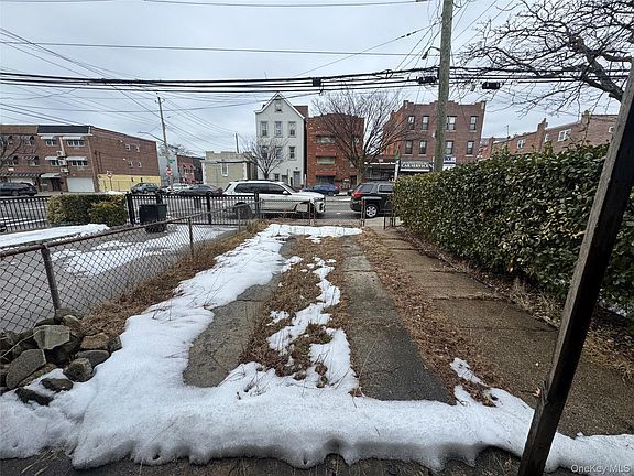 3rd image of 3662 Bronxwood Avenue
