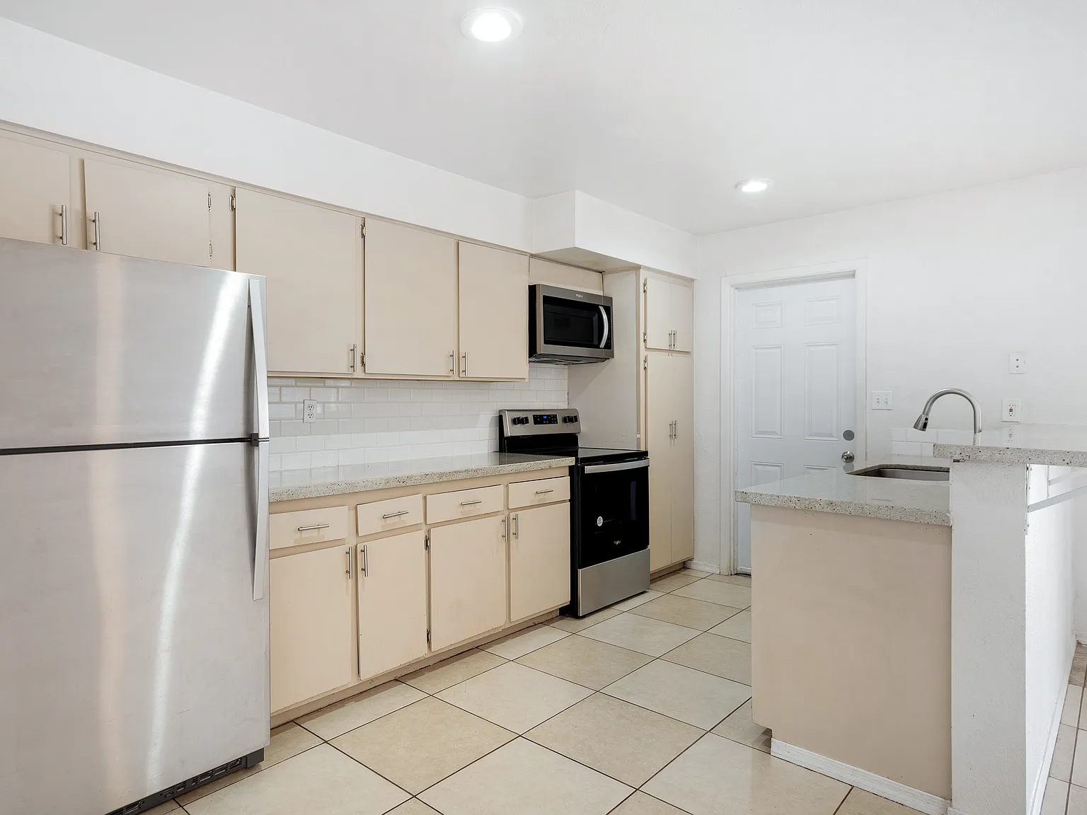 4 bed, 1613 sqft, $2,990 — Photo 4