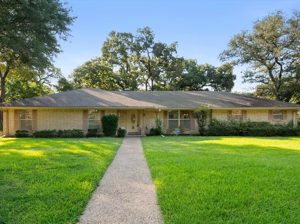 1005 Woodcastle Dr, Corsicana, TX 75110