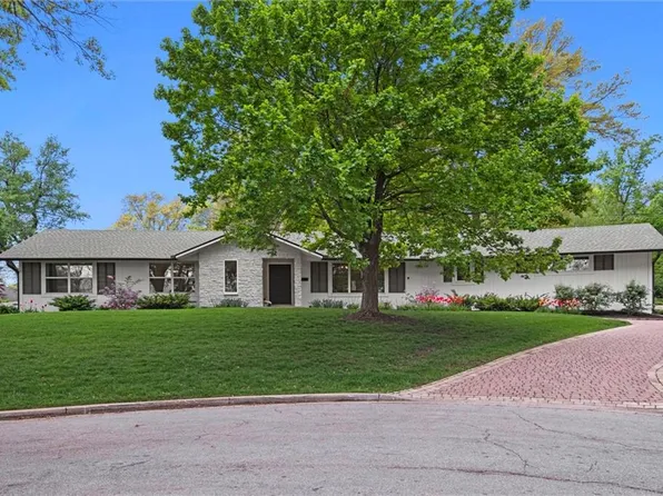 9818 Overbrook Ct, Leawood, KS 66206