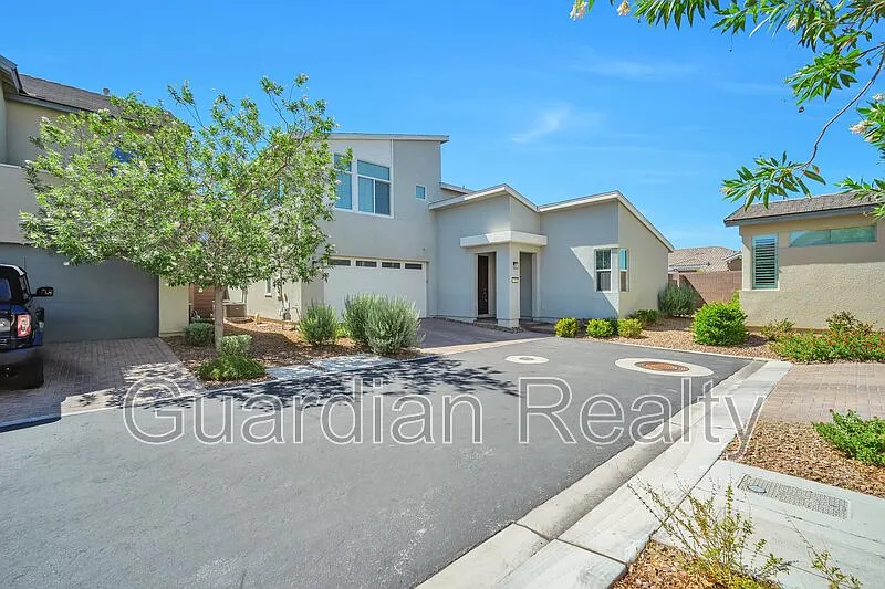 3 bed, 2.5 bath, 1985 sqft, $2,800 — Photo 2