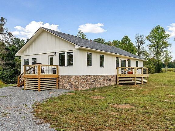 3rd image of 109 York Town Ln